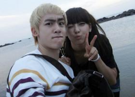 Victoria มีปฏิกริยาอย่างไรในฉากจูบของสามีของเธอในงานโฆษณา?