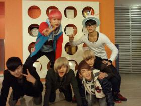 วง TEEN TOP ฉลองครบรอบ 13 ปีของวง Shinhwa!!