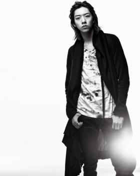 ลีจองชิน (Lee Jung Shin) เป็นนายแบบสำหรับแฟชั่นโชว์