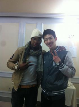 โจควอน (Jo Kwon) ถ่ายภาพกับ Ne-Yo!