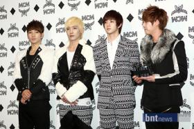 ศิลปินมากมายไปร่วมงาน MCM 2011 SPRING/SUMMER COLLECTION!