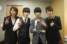 วง C.N.Blue ฉลองชัยชนะ!