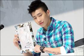 Jay Park ไปร่วมงานแจกลายเซ็นให้กับ dENiZEN 
