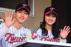 งกิ (Song Joong Ki) และซอนยอนแจ (Son Yeon Jae) ร่วมกิจกรรมของ LG Twins!