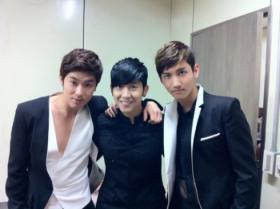 Brian Joo ถ่ายภาพกับวงดงบังชินกิ (TVXQ)!