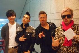 Daishi Dance ถ่ายภาพกับสมาชิกวง Big Bang!