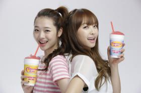 Victoria และซอลลี่ (Sulli) เป็นนางแบบพรีเซ็นเตอร์ให้กับ Smoothie King