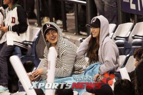 Victoria และนิชคุณ (Nichkhun) ไปร่วมงาน Doosan Bears?