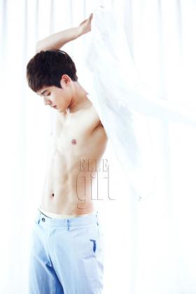 สมาชิกวง ZE:A ถ่ายภาพในนิตยสารผู้หญิง Elle