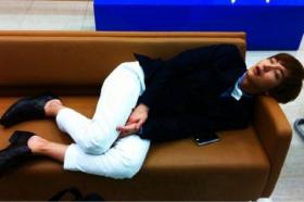 ภาพของลีทึก (Lee Teuk) ผลอยหลับ!