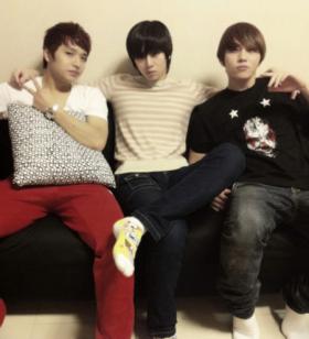 ภาพฮีชอล (Hee Chul), จุนฮยอง (Jun Hyung) และ Simon D พบปะกัน?