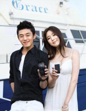 ยูอาอิน (Yoo Ah In) และคิมซาราง (Kim Sa Rang) เป็นพรีเซ็นเตอร์ของสมาร์ทโฟนตัว Optimus!