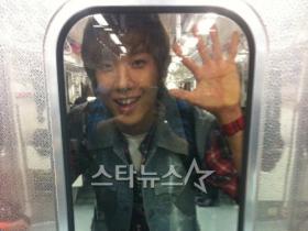 ลีจุน (Lee Joon) ขึ้นรถไฟใต้ดิน!