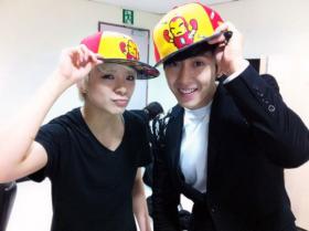 Brian และ Amber สวมหมวกเหมือนกัน!