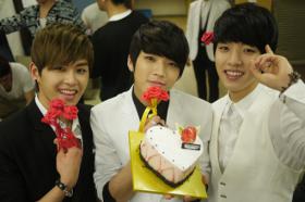 สมาชิกวง Infinite ฉลองวันเป็นผู้ใหญ่!