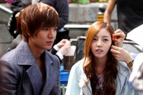 ภาพลีมินโฮ (Lee Min Ho) และคูฮาร่า (Goo Hara) จากละครเรื่อง City Hunter!