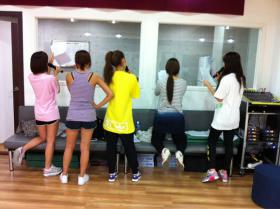 ภาพการซ้อมของสมาชิกวง Kara