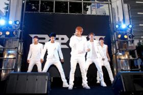 วง B2ST จัดกิจกรรมการแสดงไลฟ์ที่ย่านชินจูกุ