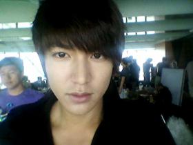 ลีมินโฮ (Lee Min Ho) ปลอดภัยจากอุบัติเหตุเพราะเข็มขัดนิรภัย