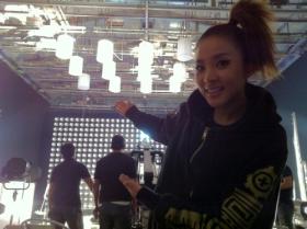ภาพจากสถานที่ถ่ายทำ MV เพลงใหม่ I’m the Best ของวง 2NE1