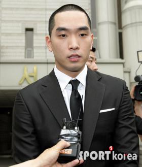 Crown J โดนข้อหาทำร้ายร่างกายผู้จัดการเก่าของเขา!