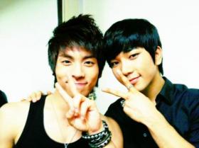 ภาพถ่ายด้วยกันของ G.O. และจงฮยอน (Jong Hyun) 