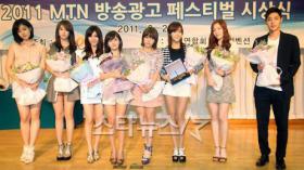 วง T-ara และคิมฮยอนจุง (Kim Hyun Joong) รับรางวัล “การเป็นนักแสดงโฆษณาที่ดีที่สุด”