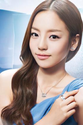 คูฮาร่า (Goo Hara) เป็นพรีเซ็นเตอร์โฆษณาแบรนด์ Swarovski!