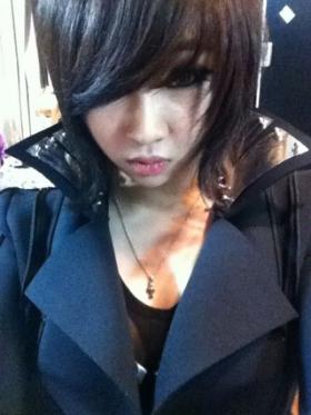 Minzy จากวง 2NE1 เปิดเผยเครื่องแต่งกายสำหรับซิงเกิ้ลใหม่?