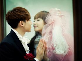นิชคุณ (Nichkhun) และ Victoria ที่ถ่ายภาพสำหรับชุดแต่งงานใน We Got Married!