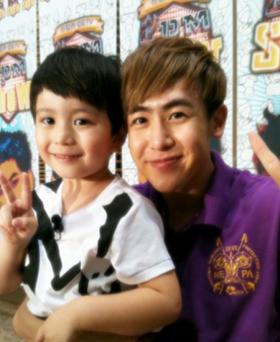 นิชคุณ (Nichkhun) ถ่ายภาพกับ Moon Mason