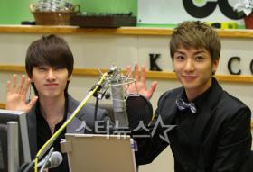 อึนฮยอค (Eun Hyuk) และลีทึก (Lee Teuk) สนิทกับ Justin Bieber?