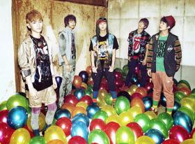 วง SHINee เป็นวงไอดอลเกาหลีวงแรกที่ได้รับระดับ Gold สำหรับซิงเกิ้ลเปิดตัว!