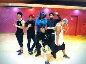 วง MBLAQ ถ่ายภาพกับเรน (Rain)