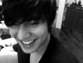 ลีมินโฮ (Lee Min Ho) ทักทายแฟนๆ 