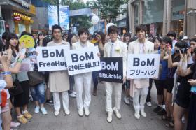 วง BoM จัดกิจกรรม Free Hug!
