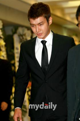 ชอยซีวอน (Choi Si Won) ไว้ทุกข์ให้กับย่า?
