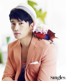 จิซอง (Ji Sung) ถ่ายภาพในนิตยสาร Singles