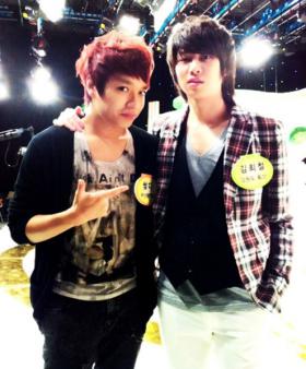 ฮีชอล (Hee Chul) อัพเดทภาพที่ถ่ายกับ Simon D 