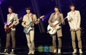 บัตรคอนเสิร์ตวง C.N. Blue ถูกจำหน่ายหมดอย่างรวดเร็ว!