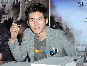 โกซู (Go Soo) และชินฮาคยอน (Shin Ha Kyun) ร่วมงานแจกลายเซ็นต์ให้กับแฟนๆ 