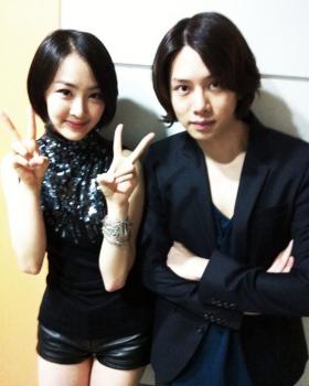 ฮีชอล (Hee Chul) จากวง Super Junior อวดทรงผมของเขาคู่กับ Da Som