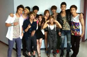 วง f(x) ให้กำลังใจสนับสนุนวง Super Junior!