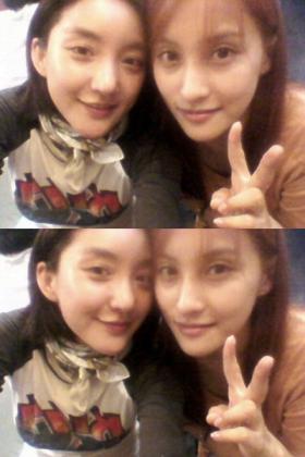 ปาร์คกยูริ (Park Gyuri) และ Bada ถ่ายภาพคู่กัน