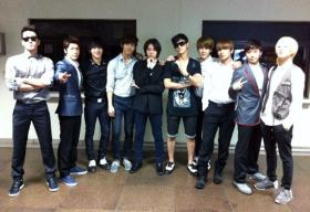 วงดงบังชินกิ (TVXQ) ให้กำลังใจวง Super Junior!