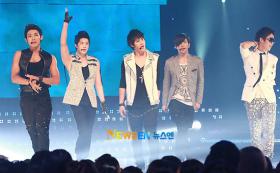 สมาชิกวง MBLAQ เตรียมการเต้นแบบเซ็กซี่สำหรับคอนเสิร์ต