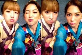 จิซุค (Ji Sook) ถ่ายภาพกับจิยอง (Ji Young)