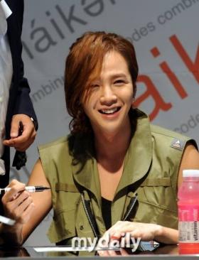 นิสัยการช้อปปิ้งของจางกึนซอค (Jang Geun Suk)!