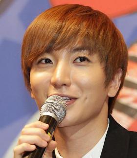 ลีทึก (Lee Teuk) จะเข้าเป็นทหารปีหน้า!