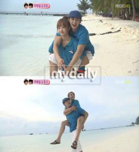 คู่ Khuntoria ขี่หลังกันในช่วงพักผ่อนที่มัลดีฟ